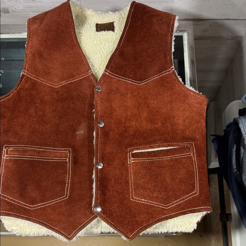 Echo Suede Sherpa-Lined Vest in Rust